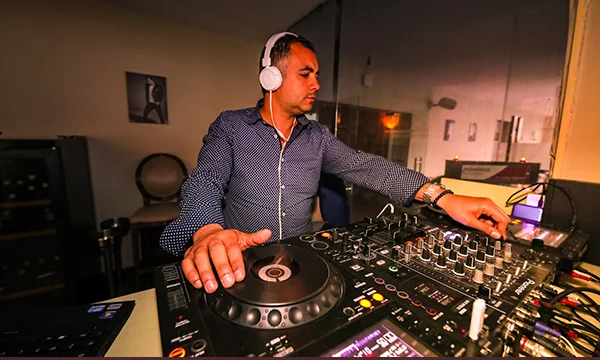 ওয়েলকাম টিউন,কলার টিউন,ওয়েলকাম টিউন সেট,কলার টিউন সেট,ব্যবসা প্রতিষ্ঠানের ওয়েলকাম টিউন,অটোমেটিক ওয়েলকাম টিউন,কাষ্টমাইজ কলার টিউন,গ্রামীনফোন ওয়েলকাম টিউন,রবি ওয়েলকাম টিউন,বাংলালিংক ওয়েলকাম টিউন,এয়ারটেল ওয়েলকাম টিউন,অনলাইন শপ ওয়েলকাম টিউন,ওয়েলকাম টিউন সেটিংস,কলার টিউন এড, Voice Ad BD studio